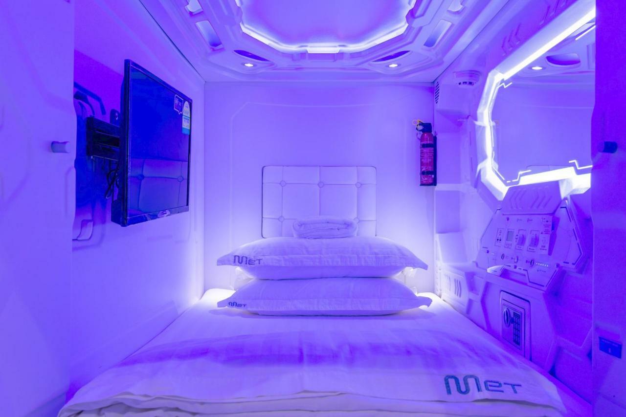 Met A Space Pod At Arab Street Singapur Exteriér fotografie